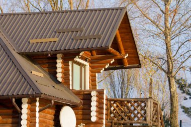 13.11.2021 Kyiv. Ukrayna. Modern ev, ahşap kayalık ev.