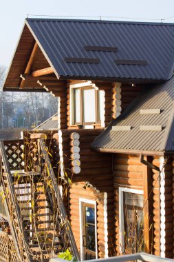 13.11.2021 Kyiv. Ukrayna. Modern ev, ahşap kayalık ev.