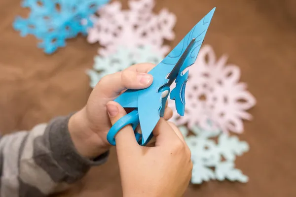 Child Cuts Snowflake Out Paper — Stock Photo, Image