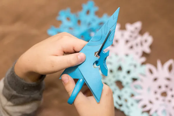 Child Cuts Snowflake Out Paper — Stock Photo, Image