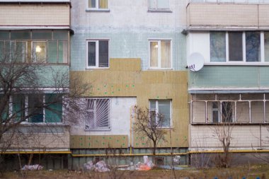 Bir apartmanın dış cephesinin yalıtımı