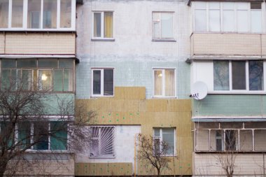 Bir apartmanın dış cephesinin yalıtımı