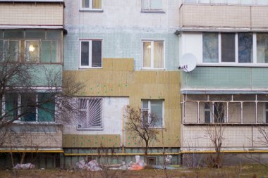 Bir apartmanın dış cephesinin yalıtımı