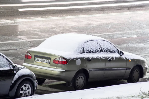 Cars Covered Snow Street Kiev 2022 — Stockfoto