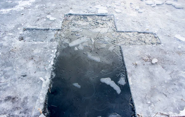 Ein Eisloch Form Eines Kreuzes Für Den Orthodoxen Feiertag Der — Stockfoto