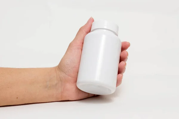 Μεγάλο Φαρμακευτικό Μπουκάλι Στο Χέρι Κοντινό Πλάνο Λευκό Φόντο — Φωτογραφία Αρχείου