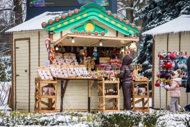 Kiev 'deki Noel pazarında sergi merkezinde.