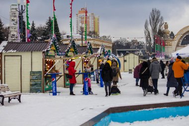 Kiev 'deki Noel pazarında sergi merkezinde.
