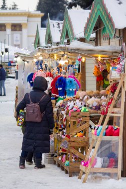 Kiev 'deki Noel pazarında sergi merkezinde.
