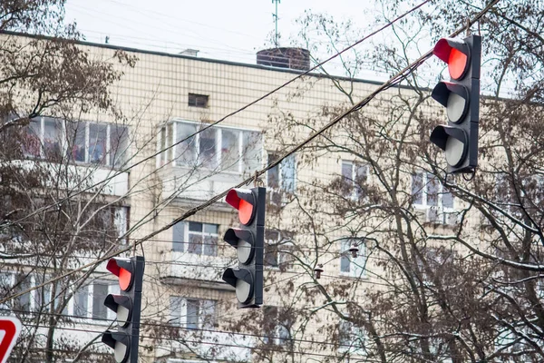 Semaforo Con Colore Rosso Sulla Strada — Foto Stock