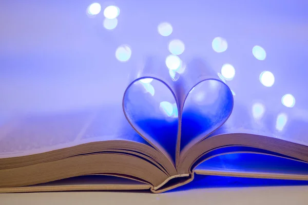 Book Pages Shape Heart — Stock Photo, Image