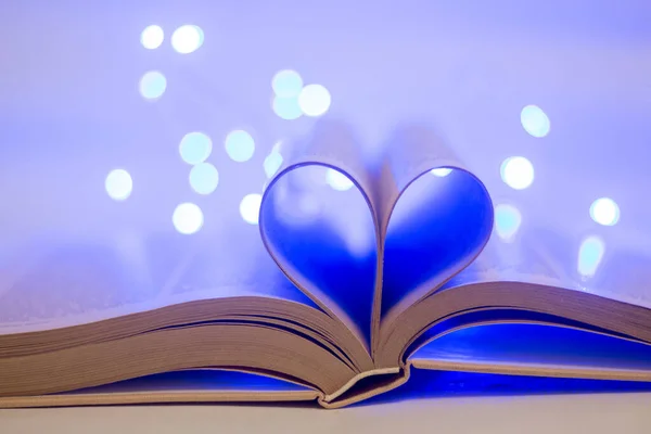 Book Pages Shape Heart — Stock Photo, Image