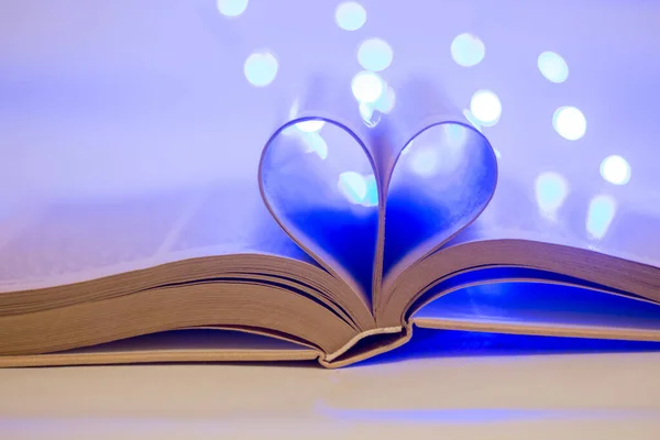 Book Pages Shape Heart — Stock Photo, Image