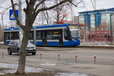 Tramvaylar Kiev 'de yol boyunca koşar