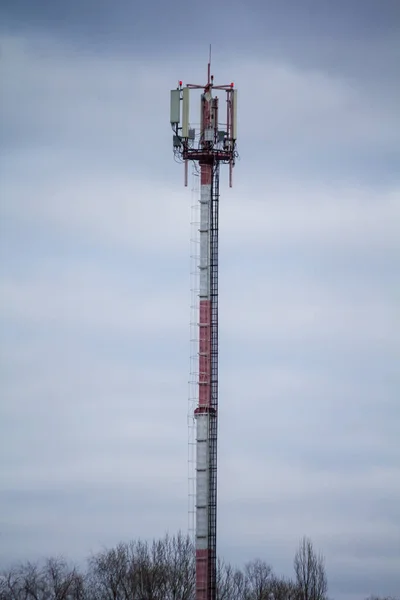 Stazione Base Operatore Mobile Contro Cielo — Foto Stock