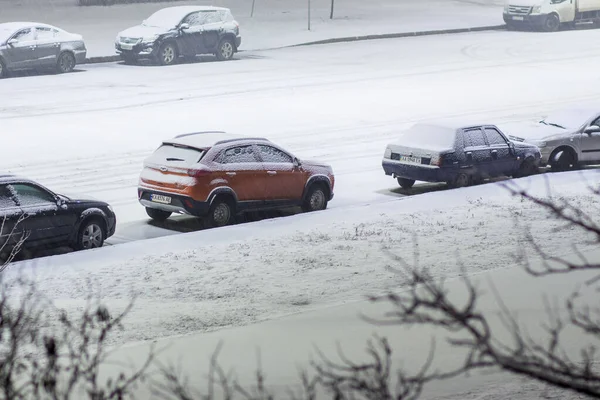 Auto Coperte Neve Strade Della Città — Foto Stock