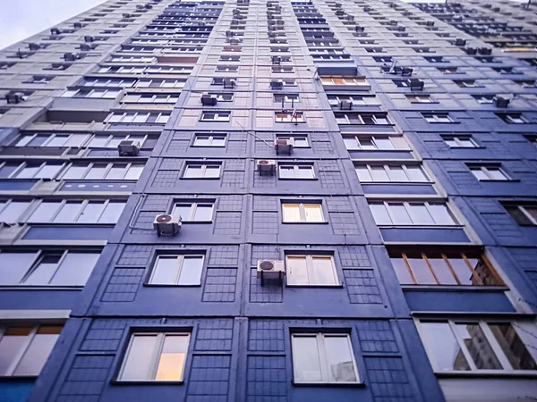 キエフの新しいマルチ階建ての住宅ビル — ストック写真
