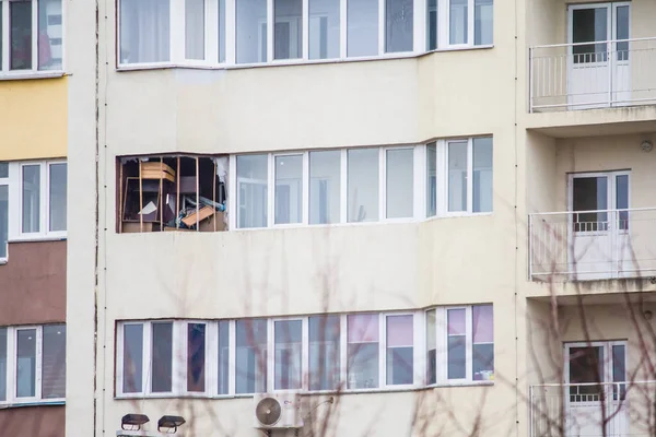 Мусор Балконе Нового Многоэтажного Здания Киеве — стоковое фото
