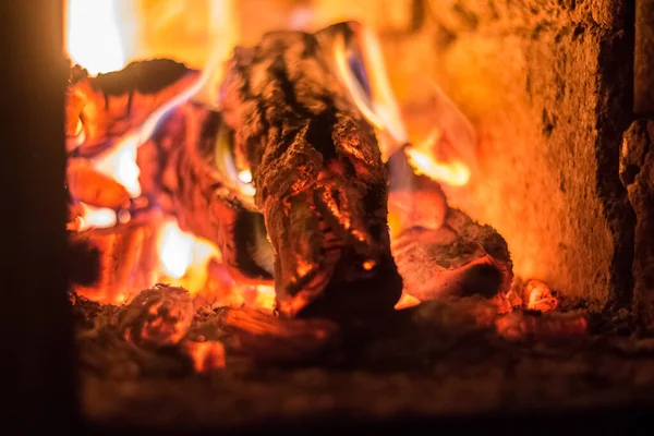 Drewno Opałowe Płonie Piecu Ogrzewanie Pomieszczeń Sezonie Zimowym — Zdjęcie stockowe