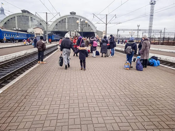 Refugiados Ucranianos Partem Para Europa Estação Ferroviária Lviv — Fotografia de Stock