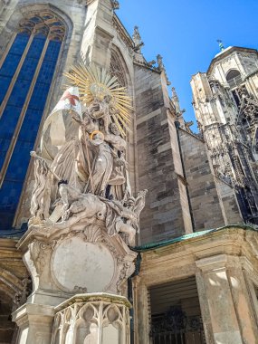 Baharda Viyana 'daki Aziz Stephen Katedrali