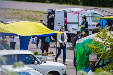 İlkbaharda Kyiv caddesinde