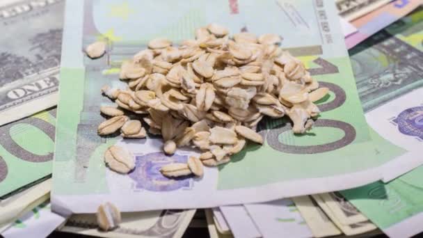 銀行券のオートミール 戦争によるウクライナの食料価格の上昇 — ストック動画