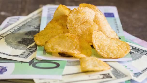 Chips Bankbiljetten Stijging Van Voedselprijzen Oekraïne Als Gevolg Van Oorlog — Stockvideo