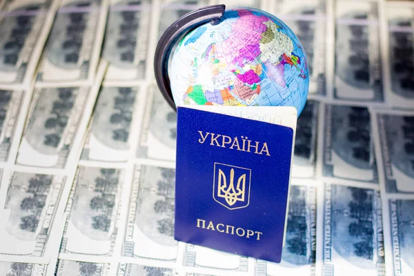 Ukrainian Passport Banknotes Globe Departure Refugees Due War Ukraine — Stock Photo, Image
