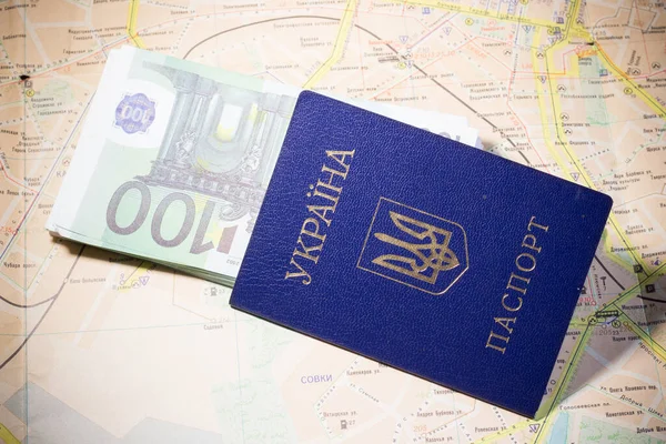 Український Паспорт Банкнотами Лежить Карті Знищення Біженців Через Війну Україні — стокове фото