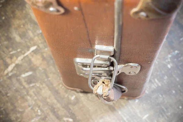 Old Brown Suitcase Metal Locks Close — 图库照片