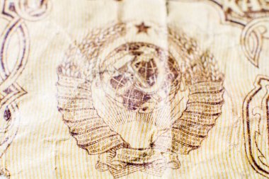 Eskisinin elementleri yakın planda ruble banknot.