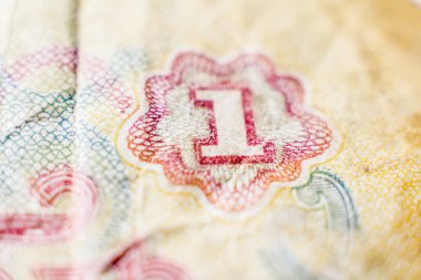 Eskisinin elementleri yakın planda ruble banknot.