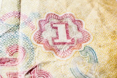 Eskisinin elementleri yakın planda ruble banknot.