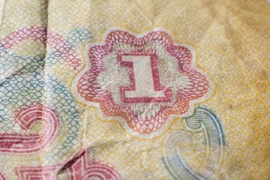 Eskisinin elementleri yakın planda ruble banknot.