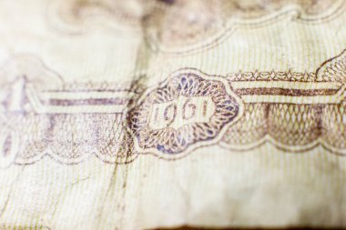 Eskisinin elementleri yakın planda ruble banknot.