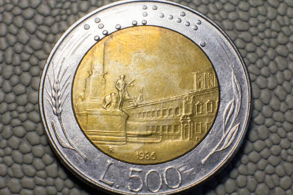 Italy 500 Lire Coin Close — 图库照片