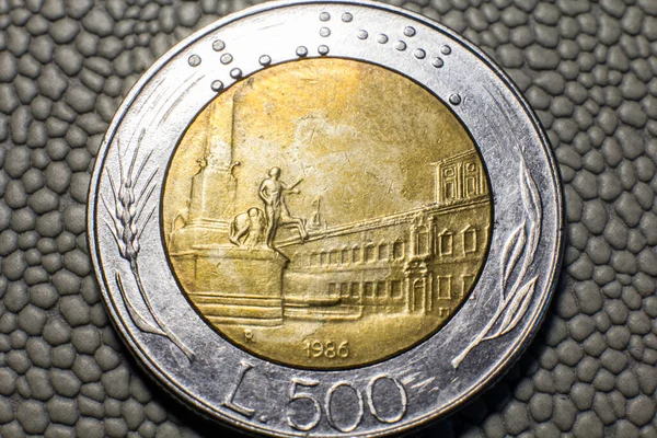 Italy 500 Lire Coin Close — 图库照片