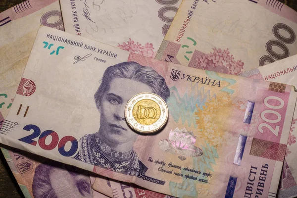 100 Форинтів Монет 200 Гривень Інфляція Україні Через Війну — стокове фото