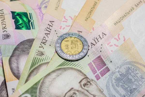 Доларова Монета Між 500 Гривневими Купюрами Інфляція Україні Через Війну — стокове фото