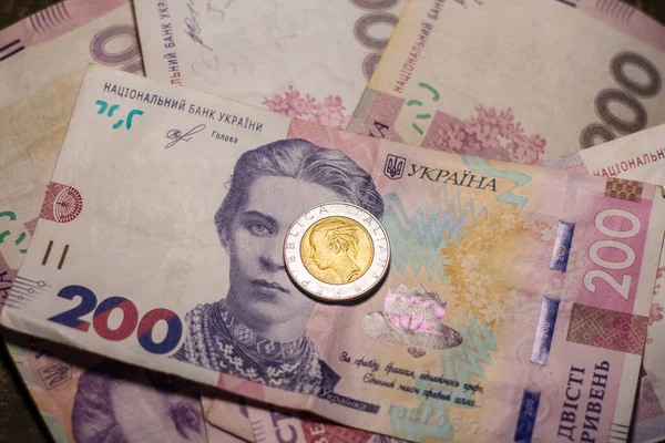 Італія 500 Лір Монети Серед 200 Гривень Інфляція Україні Через — стокове фото