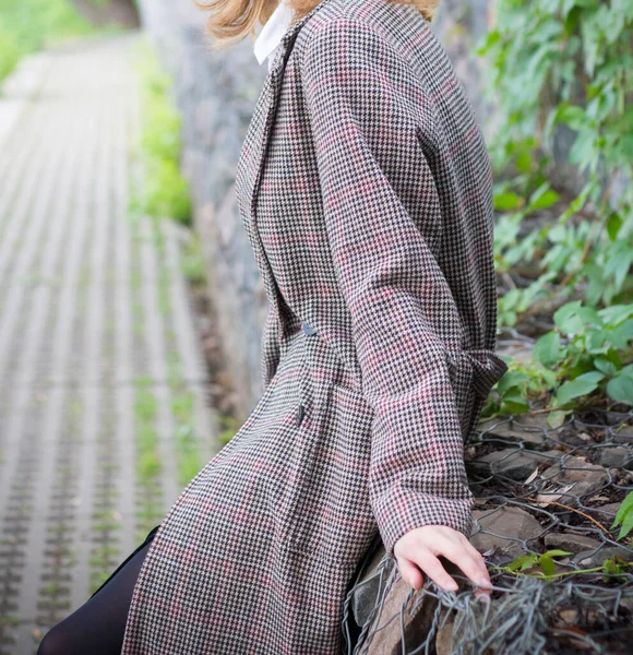 Ragazza Che Riposa Nel Parco Autunno — Foto Stock