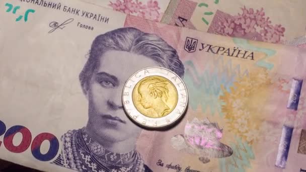 Italy 500 Lire Coin Coins 200 Hryvnia Banknotes Inflation Ukraine — Video Stock