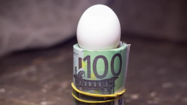 Chicken Eggs Background Banknotes Rising Prices Due War Ukraine — Stock Video