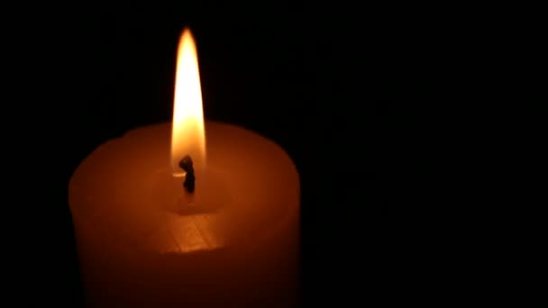 Волнистая свеча — стоковое видео
