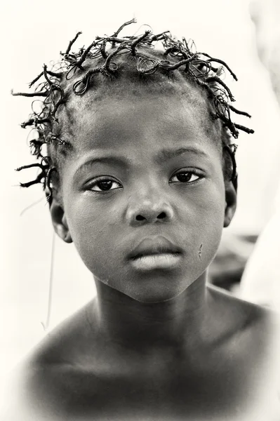 Een Ghanese meisje met een kapsel — Stockfoto