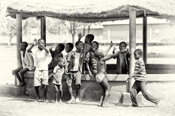 Μια ομάδα παιδιών Γκάνα παίζει — Φωτογραφία Αρχείου