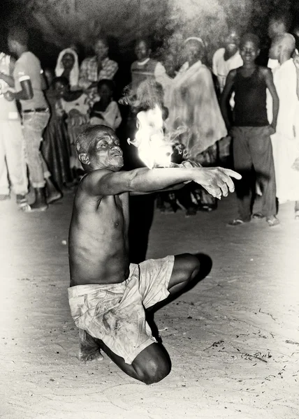 A man from Togo plays with fire — Stock Photo, Image