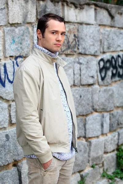 Sad male model near the wall — Stock Photo, Image