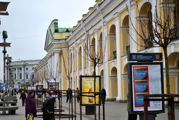 Centrum Sankt Petersburga. gostinnyy dvor — Zdjęcie stockowe